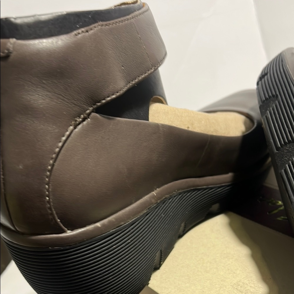 Clarks Brown Leather Flats Classic Loafers New with out tag - Picture 11 of 12